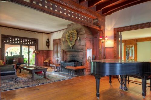 97 Ruggles Ave, Middletown RI 02840-4351 exterior