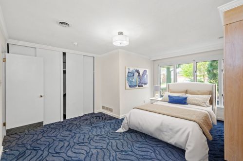 1243 Pinewood Dr, Pittsburgh PA  15243-1811 exterior