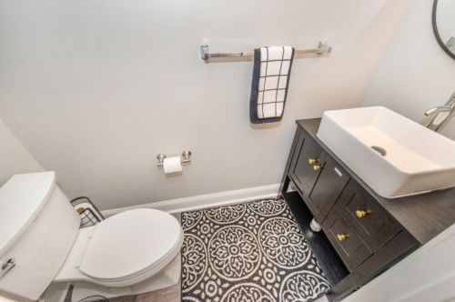 810 Donato Cir, Scotch Plains NJ 07076-1072 exterior