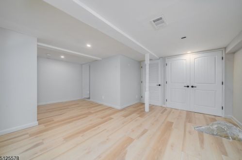 369 Shore Trl, Sparta NJ  07871-2045 exterior