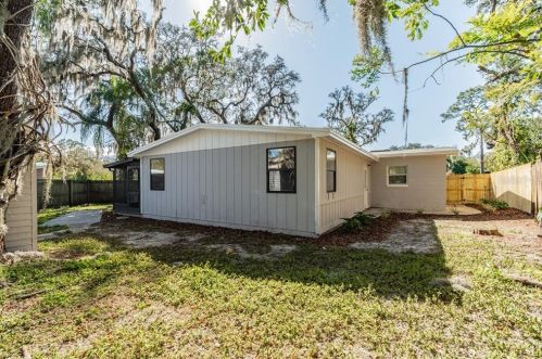 718 Riv Dr, Tampa FL 33617-7857 exterior