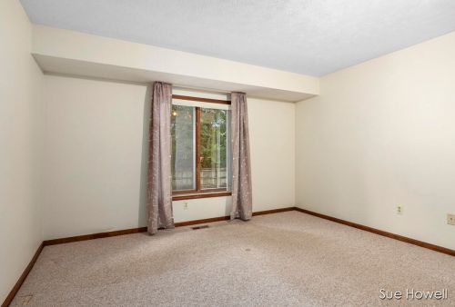 5887 Ln Casa Ct, Grand Rapids MI 49508-6295 exterior