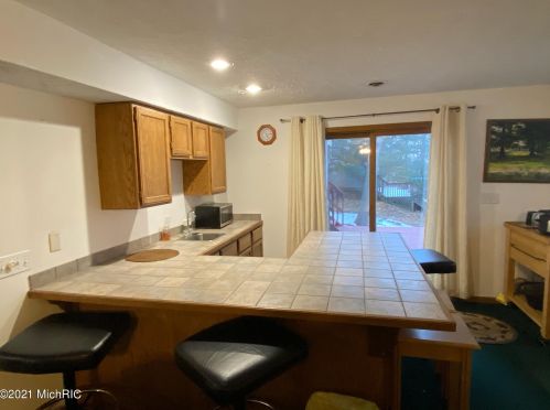 901 Marshall St, Portland MI 48875-1372 exterior