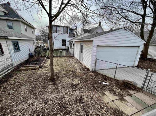 2133 Washington Ave, Madison WI 53704-5208 exterior