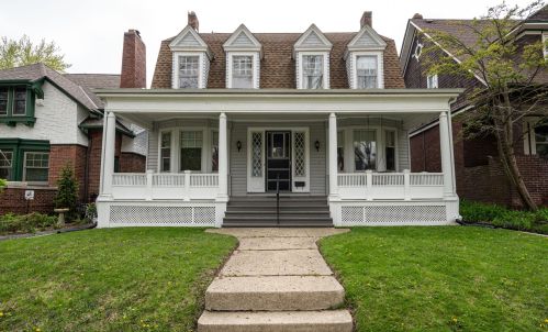 2728 Prospect Ave, Milwaukee WI 53211-3768 exterior