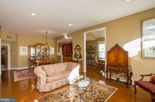 153 Villa Dr, Warminster PA 18974-3782 exterior