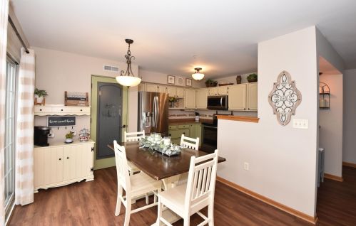 4967 Maple Leaf Cir, Milwaukee WI 53220-2780 exterior