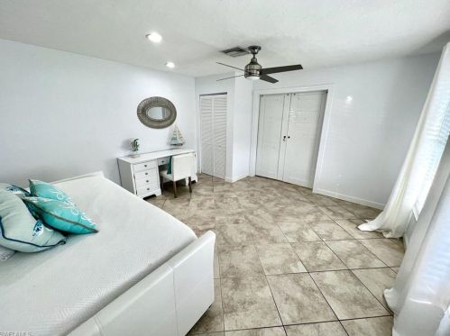 683 94 Ave, Naples FL 34108-2446 exterior