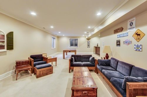 642 Euclid Ave, Elmhurst IL 60126-4338 exterior