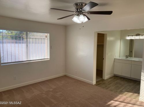 1808 Regina Cleri Dr, Tucson AZ 85710-8661 exterior