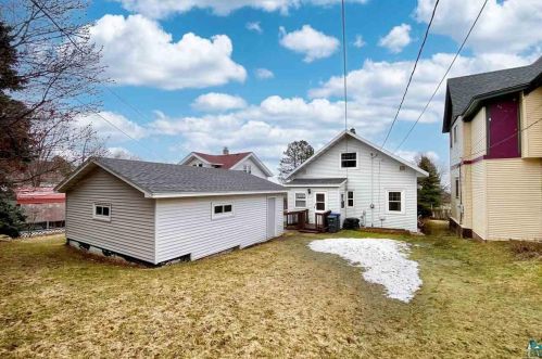 1009 5 St, Duluth MN 55806-2332 exterior