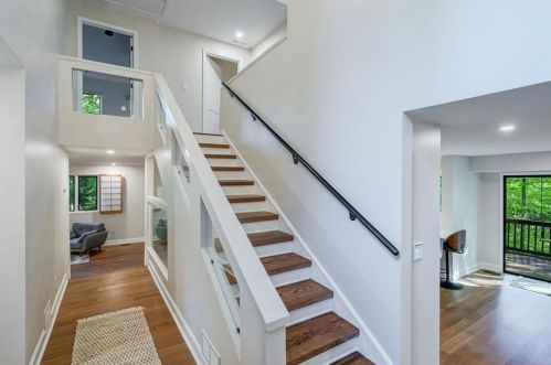 620 Colebrook Ct, Atlanta GA  30327-4710 exterior