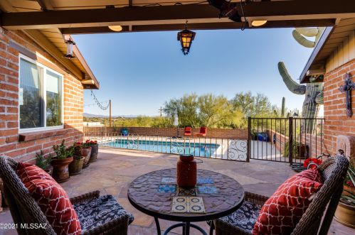 4150 La Cadena, Tucson AZ 85718-6148 exterior