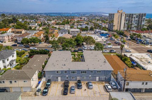 1024 Loring St, San Diego CA 92109-1840 exterior