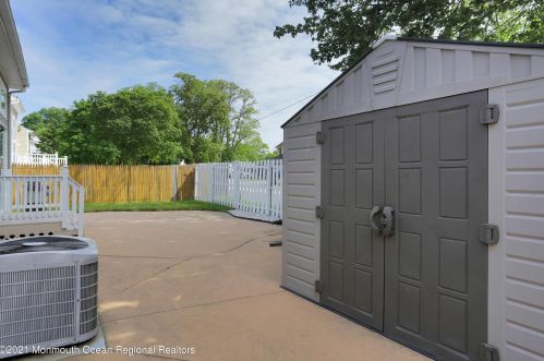 37 Baytree Cir, Middletown NJ 07748-5105 exterior