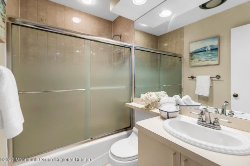 15 Farrell Dr, Middletown NJ 07748-3210 exterior