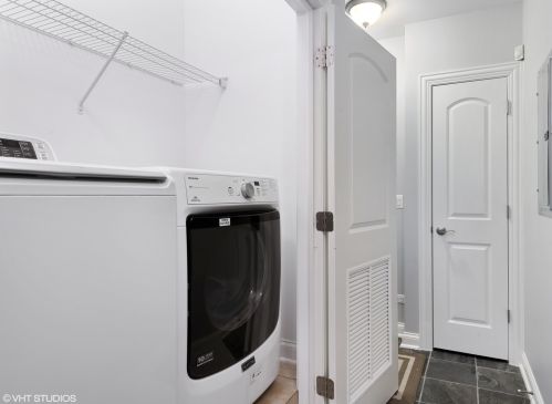 5691 Higgins Ave, Chicago IL  60630-2001 exterior