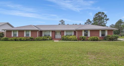 402 Ten Lake Dr, Defuniak Springs, FL 32433-4512