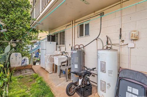 1313 Ahiahi St, Honolulu HI 96817-1901 exterior