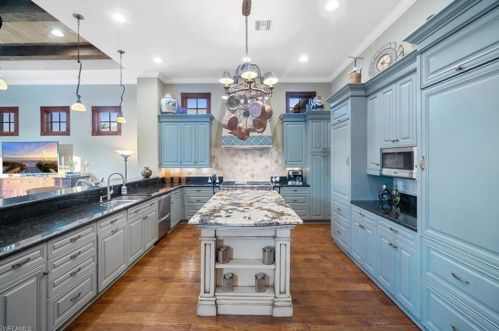 611 18 Ave, Naples FL 34120-7476 exterior