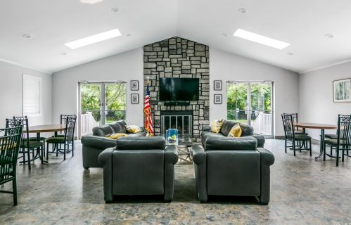 156 Alicia Dr, Babylon NY 11703-4035 exterior