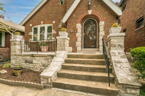 4826 Penrose St, Saint Louis, MO 63115-2130