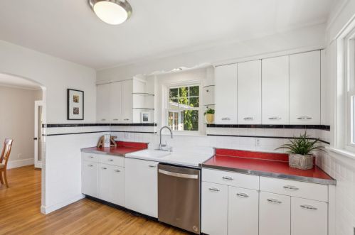 33 Massachusetts Ave, Portland ME  04106-6021 exterior