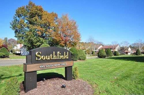 449 Main St, Manchester CT  06042-1995 exterior