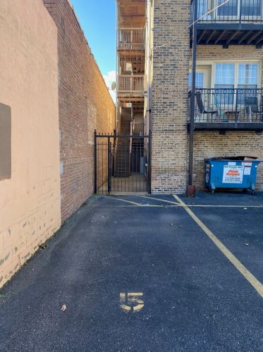 2755 Melrose St, Chicago IL  60618-5882 exterior