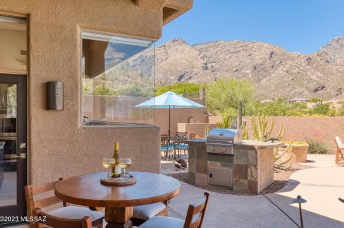 6185 Avenida De Chaparron, Tucson AZ  85750-1244 exterior