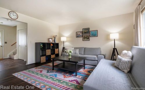 943 Kirts Blvd, Troy MI 48084-4837 exterior