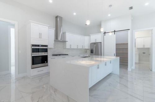 2595 18 Ave, Naples FL 34120-3693 exterior