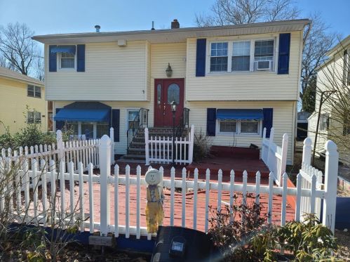 52 Lloyd St, Edison NJ 08817-5256 exterior