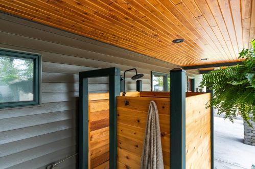 6649 Is Bch Dr, Duluth MN 55803-9379 exterior