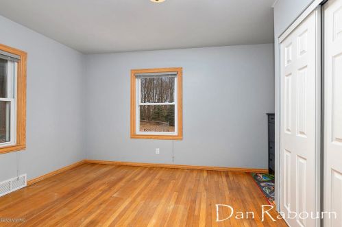 1662 136th St, Grant MI 49327-9643 exterior