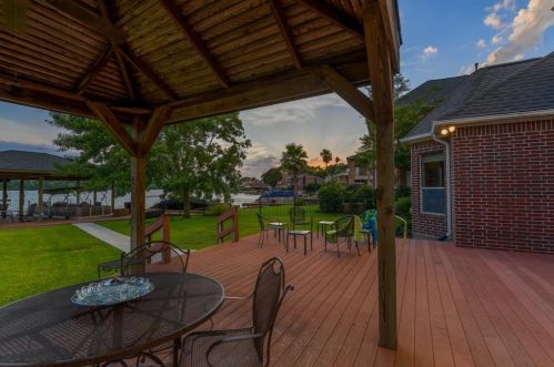 48 La Costa Dr, Montgomery TX 77356-5357 exterior