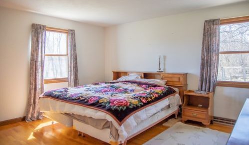 123 Bear Hole Rd, West Springfield MA 01089-1631 exterior