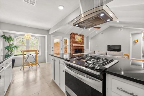 2608 Dunbarton Dr, Austin TX 78723-2233 exterior