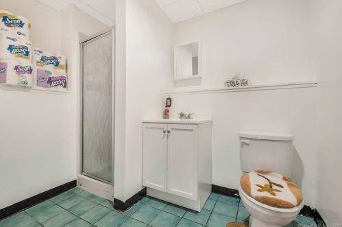 6 Birch St, Enfield CT 06082-4302 exterior