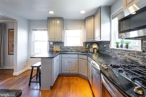 151 Moncure Dr, Alexandria VA 22314-4946 exterior