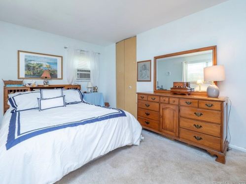 128 Deforest Rd, Wilton CT 06897-1910 exterior