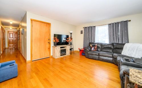 67 Sharot St, Carteret NJ 07008-2908 exterior