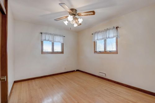 7501 Honey Crk Dr, Milwaukee WI 53221-4062 exterior