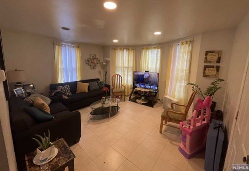 44 Garfield Ave, Outwater, NJ 07026-1351