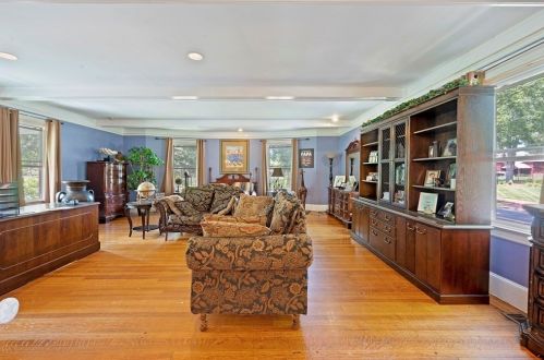 346 Maple St, Springfield MA 01105-1953 exterior