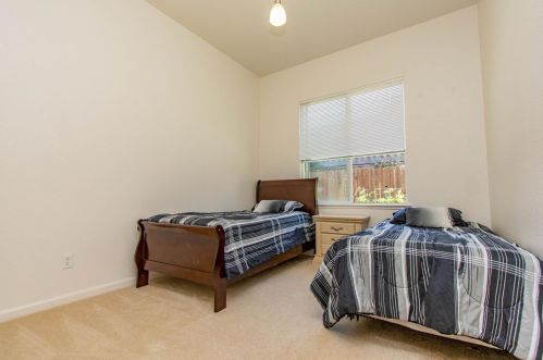 1072 Bennington Ave, Turlock CA  95382-0555 exterior