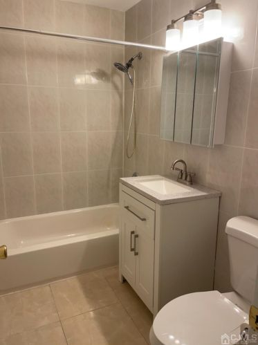 231 College Dr, Edison NJ 08817-5935 exterior