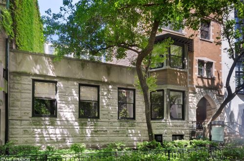 1442 Astor St, Chicago IL  60610-1615 exterior