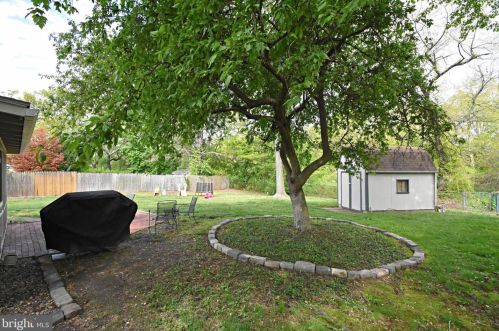 17 Glenview Dr, Riverton NJ  08077-2135 exterior