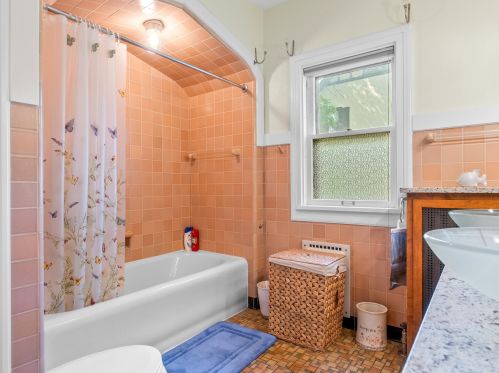 704 Oak St, Manitowoc WI 54220-2848 exterior